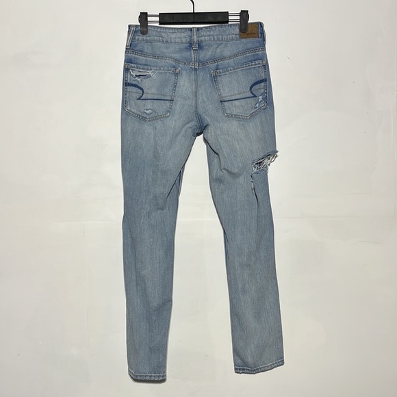 American Eagle Light Wash Distressed Tomgirl Denim Jeans Size 2 - Picture 6 of 11